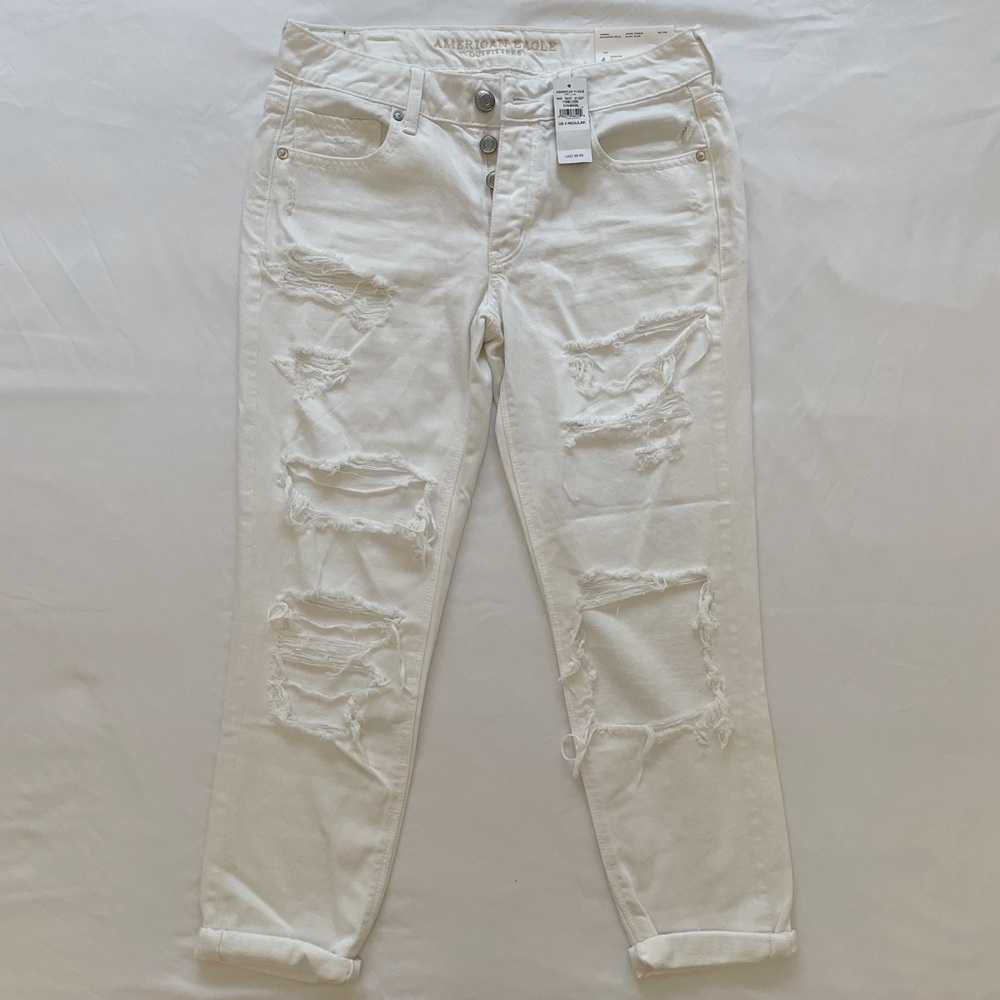 American Eagle | White TOMGIRL Distressed Jeans Size 4